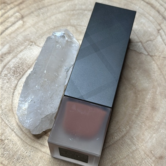 Burberry Cashmere Flawless Soft Matte Glow  Foundation Dark Cool No. 140 AS IS - Picture 2 of 6